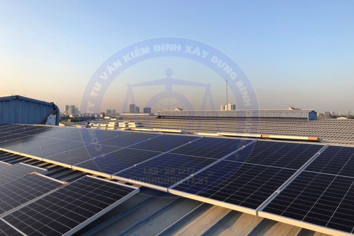 Kiểm định trung tâm Logistics lắp pin năng lượng mặt trời là gì?