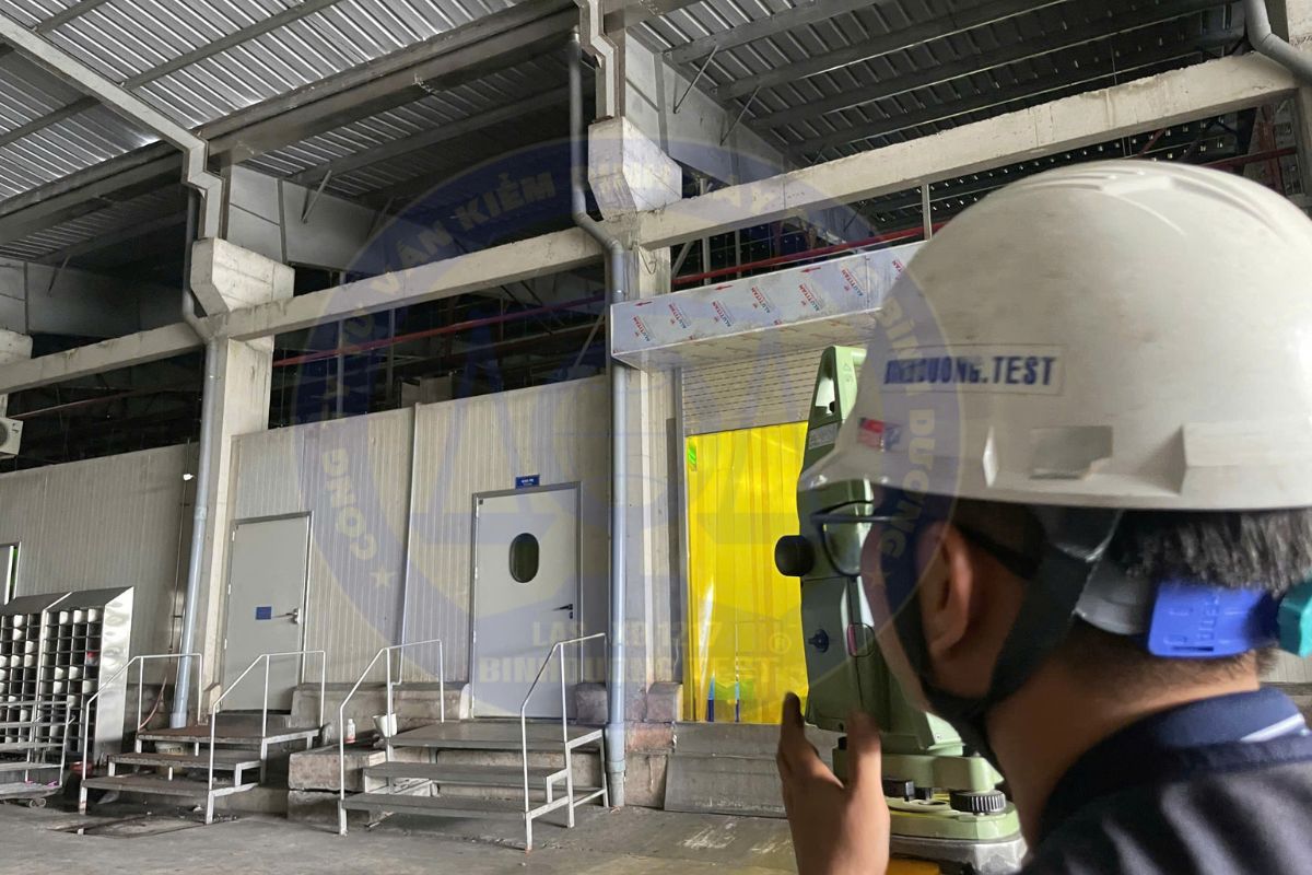 Quy trình kiểm định trung tâm Logistics lắp pin năng lượng mặt trời